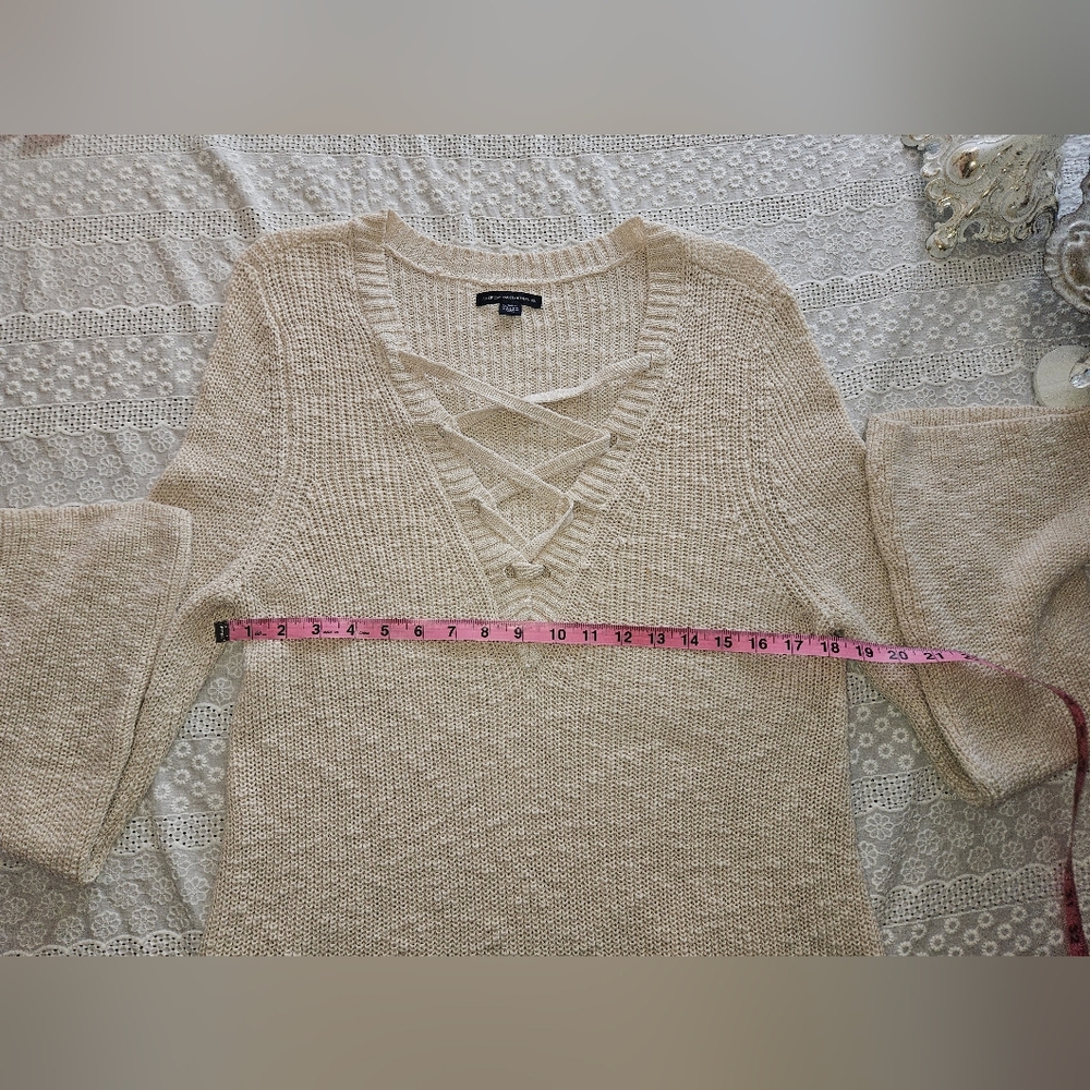 American Eagle Outfitters Cream V-Neck Sweater - Picture 5 of 8